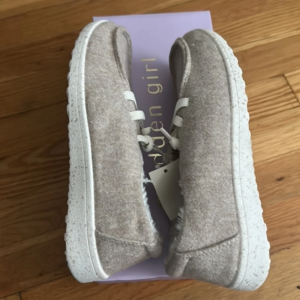 Madden Girl Yasmin F Womens Casual Shoes. Size 7 new in box